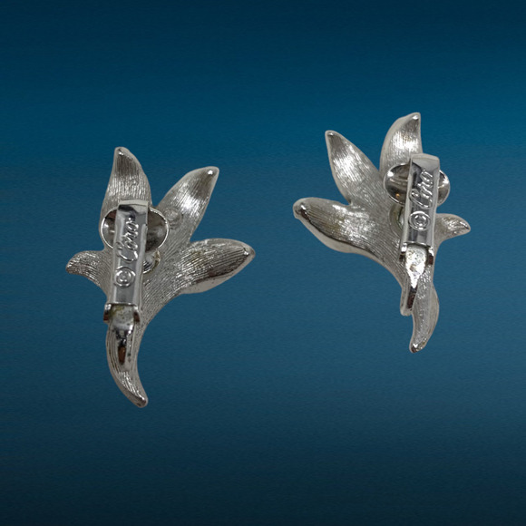 Vtg 1960's Coro Dimensional Lily Floral Silver Tone Clip On Earrings Couture - Picture 2 of 6